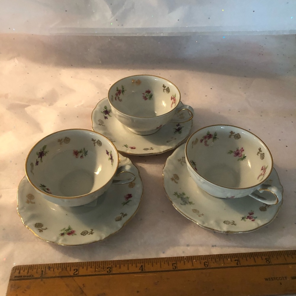 Set of three porcelain cups and saucers.